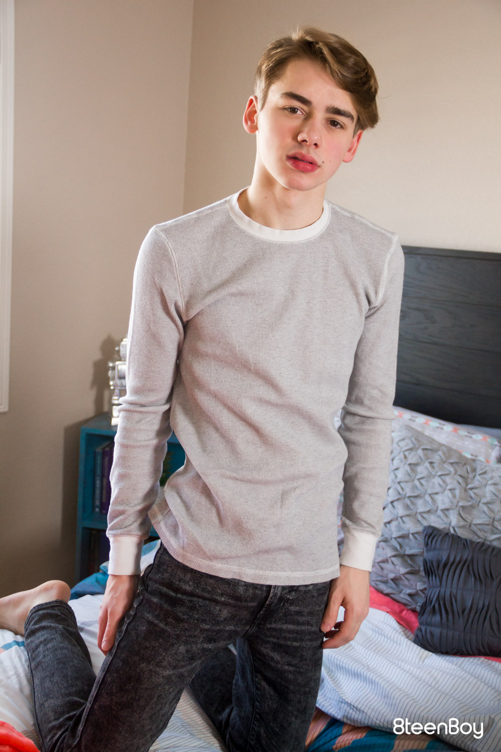 8TeenBoy : Paxton Ward Solo | GayMobile.fr